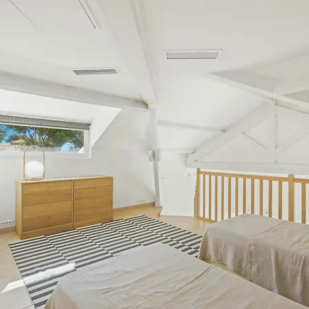 Апартаменты Sea View Duplex At Giens Peninsula