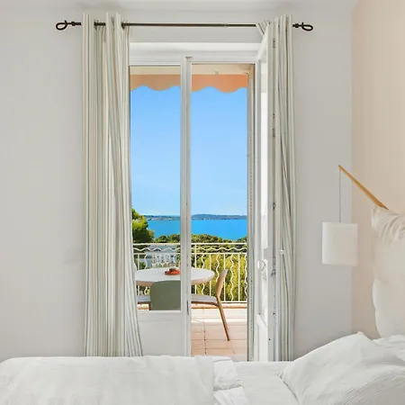 Апартаменты Sea View Duplex At Giens Peninsula