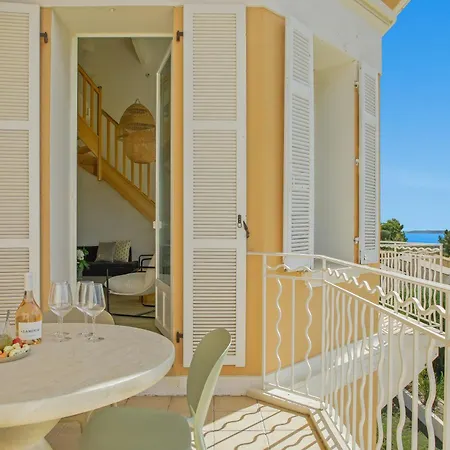 Sea View Duplex At Giens Peninsula Lägenhet